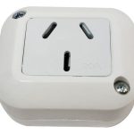 Linea de superficie Taad toma 20A blanco [UM 10u | 30u]